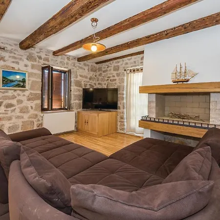 9 Bedroom Lovely Home In Kaprije Holiday home *