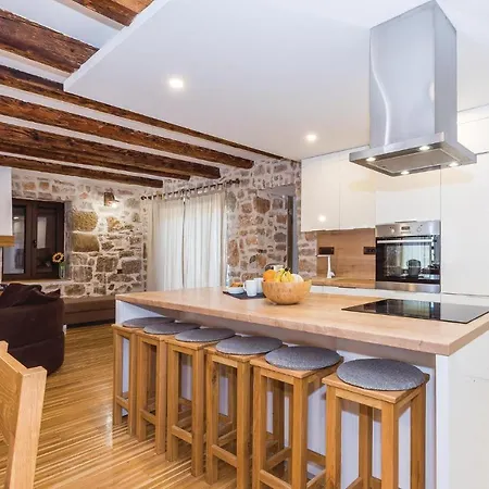 9 Bedroom Lovely Home In Kaprije Holiday home
